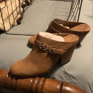 Womens Brown/tan heel
